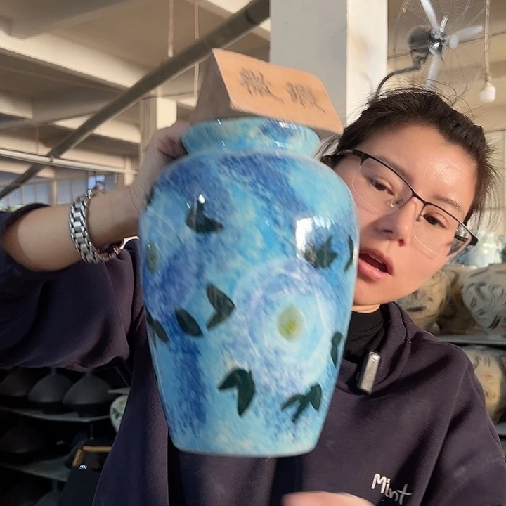 景德镇陶瓷花瓶工厂