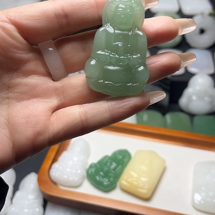 石英质玉未镶嵌颈饰