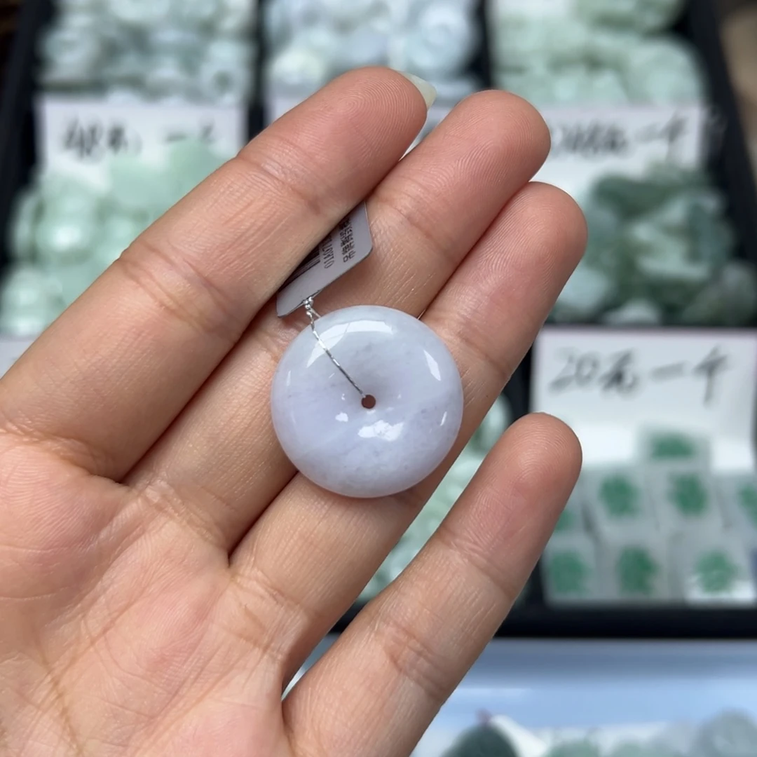 翡翠颈饰未镶嵌平安扣