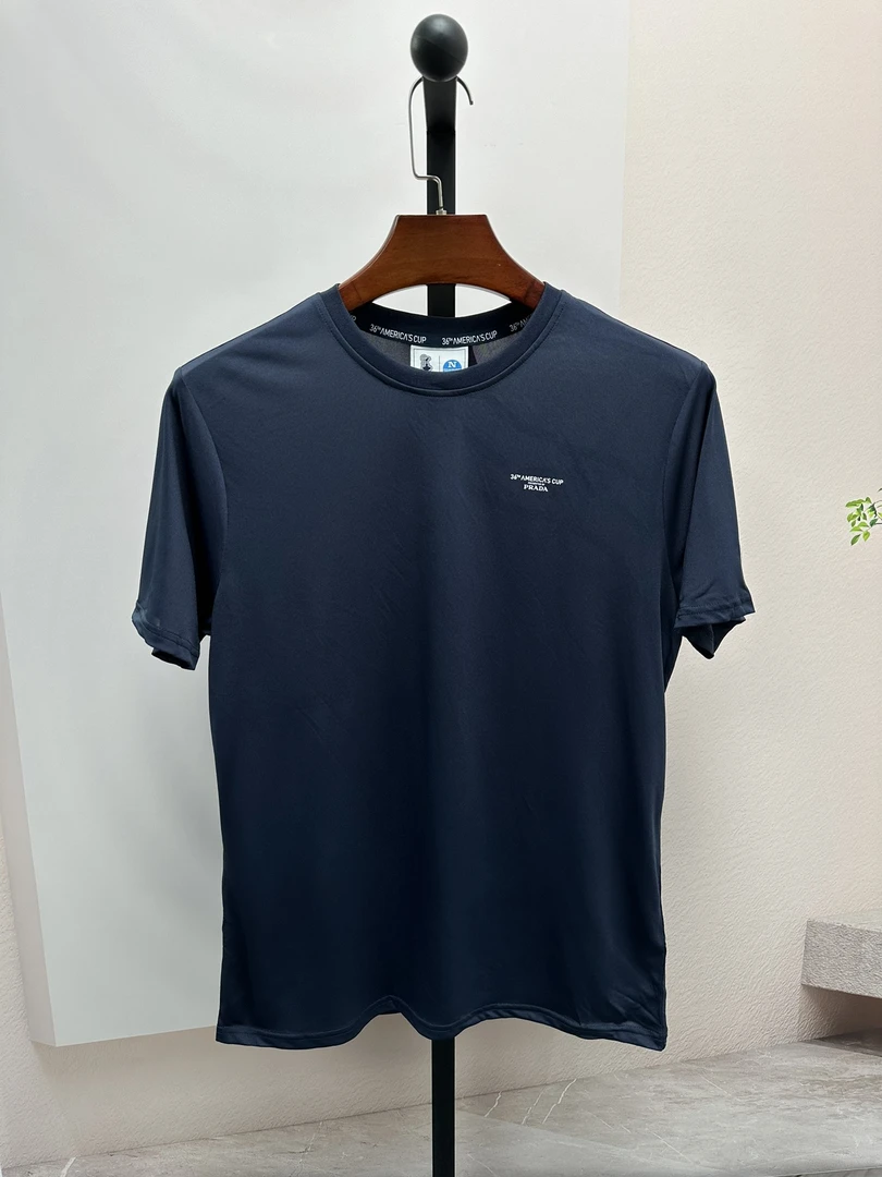 全新未使用 Prada/普拉达 男士美洲杯联名款深蓝色圆领T桖BX101