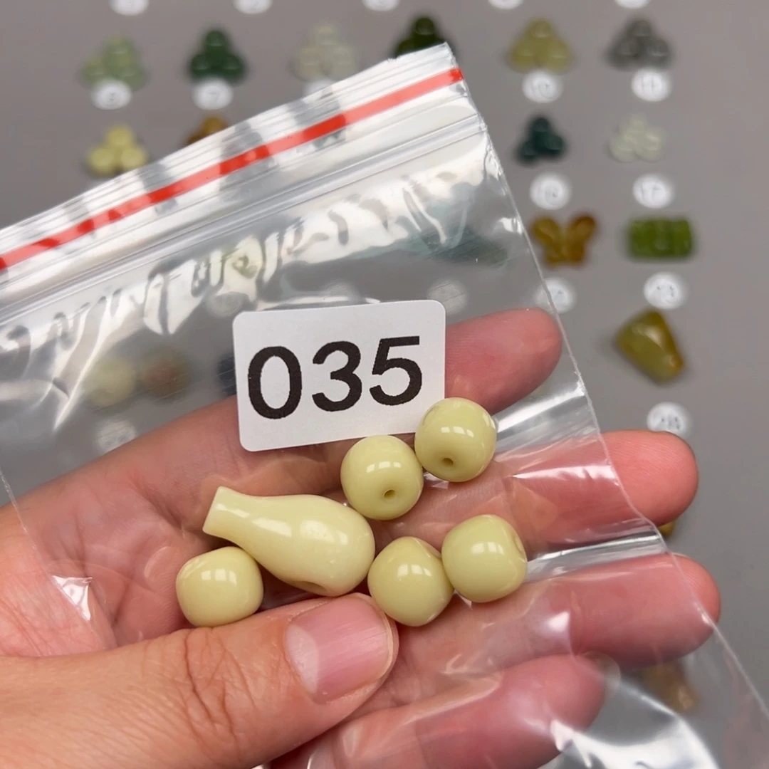 未镶嵌蛇纹石玉颈饰飞**哥