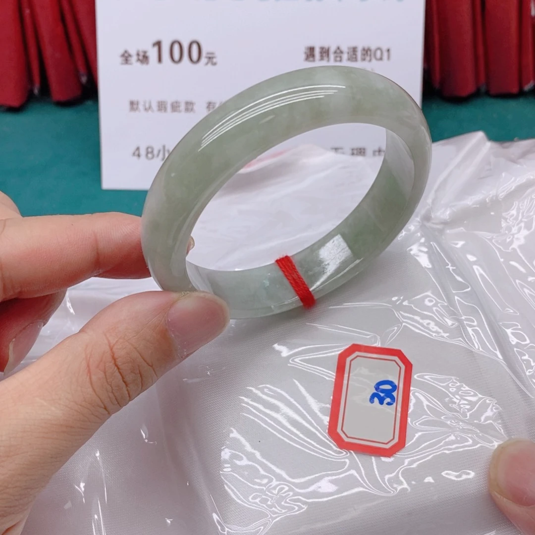 翡翠手镯未镶嵌小*?3000000000