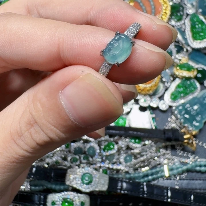 翡翠未镶嵌颈饰天然A货翡翠放漏
