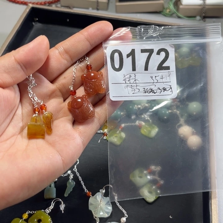 一***官蛇纹石玉合金耳饰