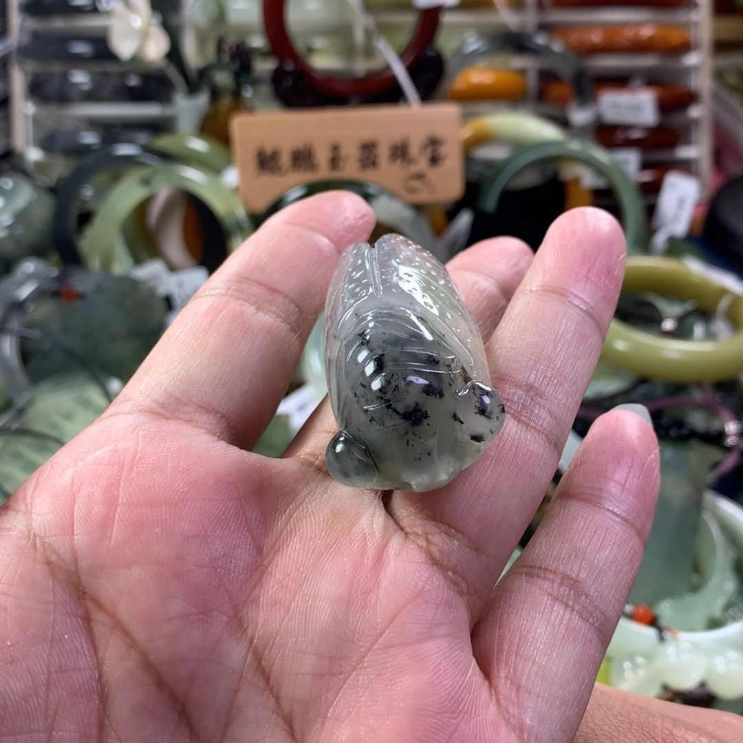 蛇纹石玉颈饰未镶嵌