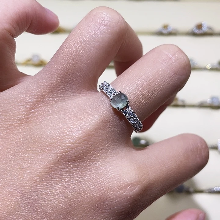 颈饰未镶嵌翡翠戒指