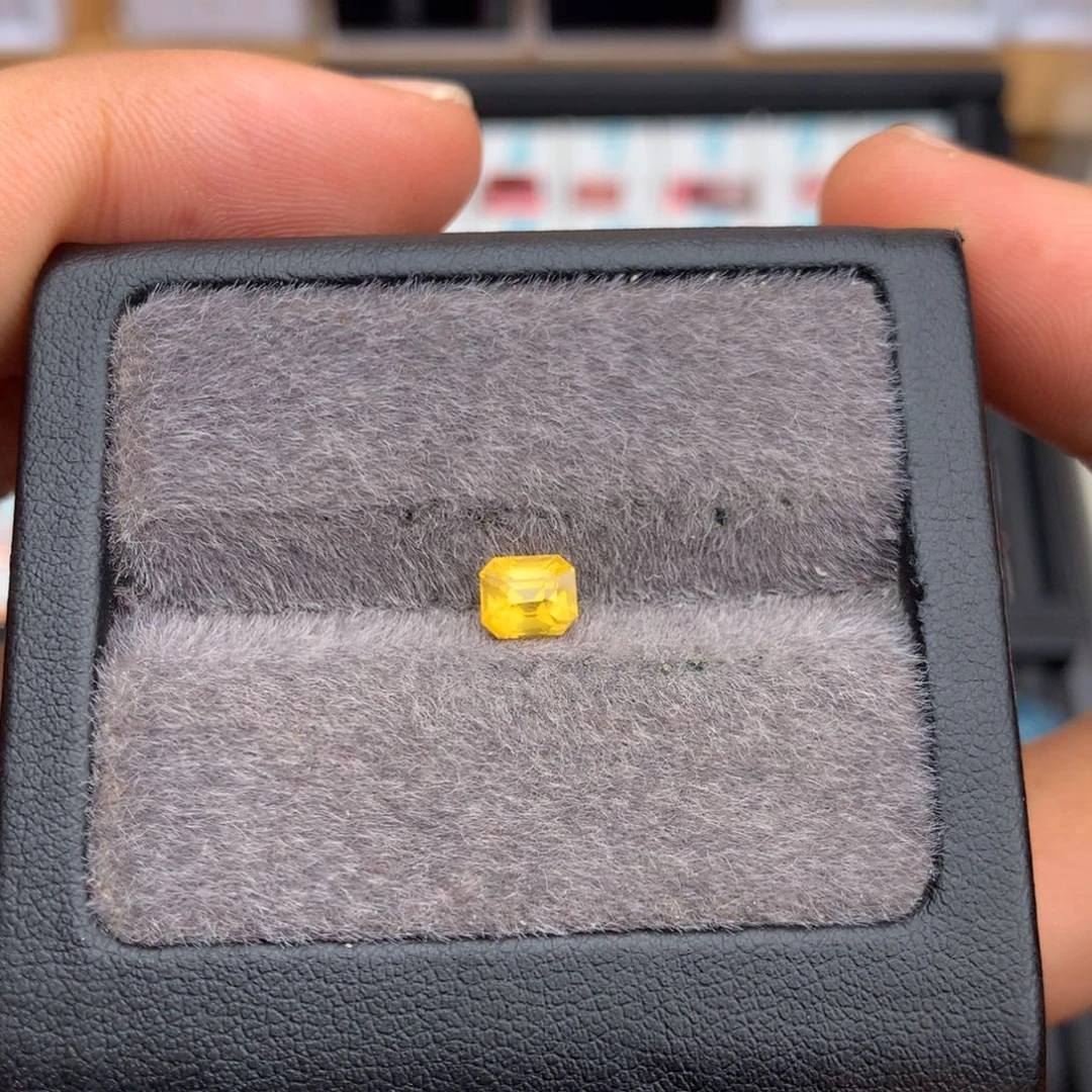 彩色蓝宝石裸石1.06克拉金丝雀全净无暇