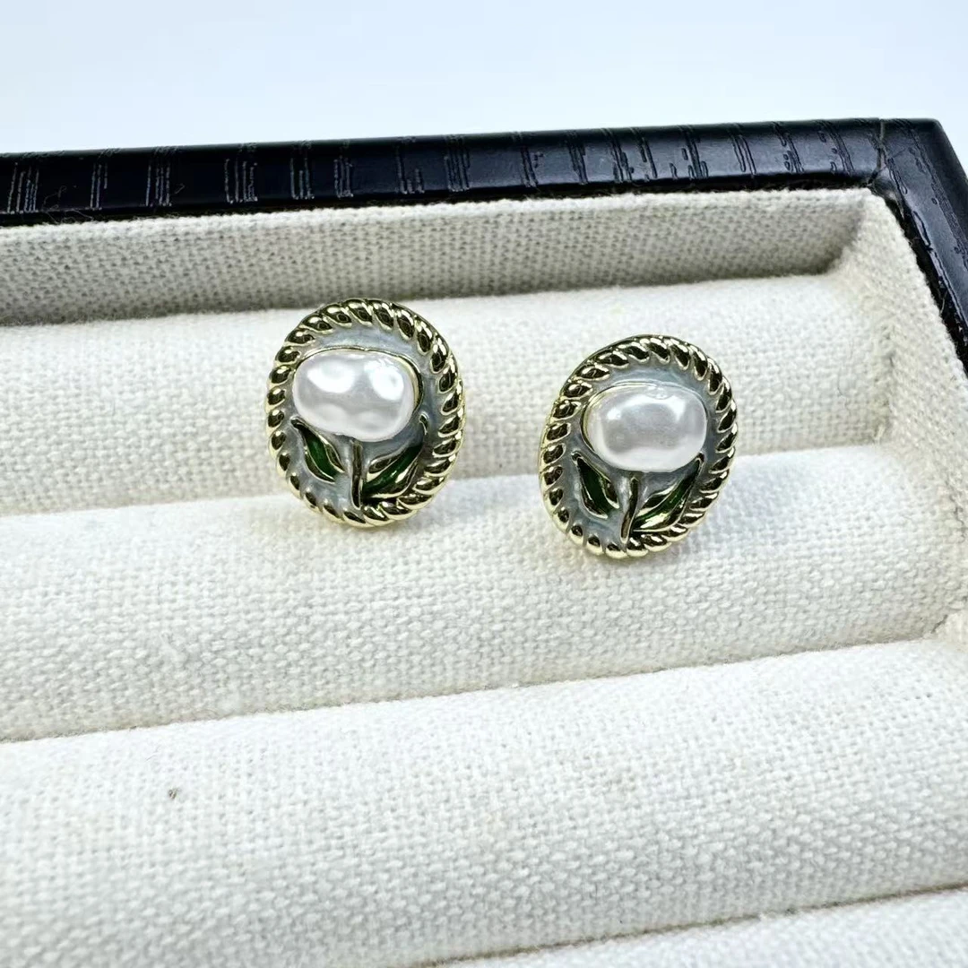 合金耳饰 仿珍珠巴洛克珍珠花朵耳钉金色精致高级轻奢简约复古