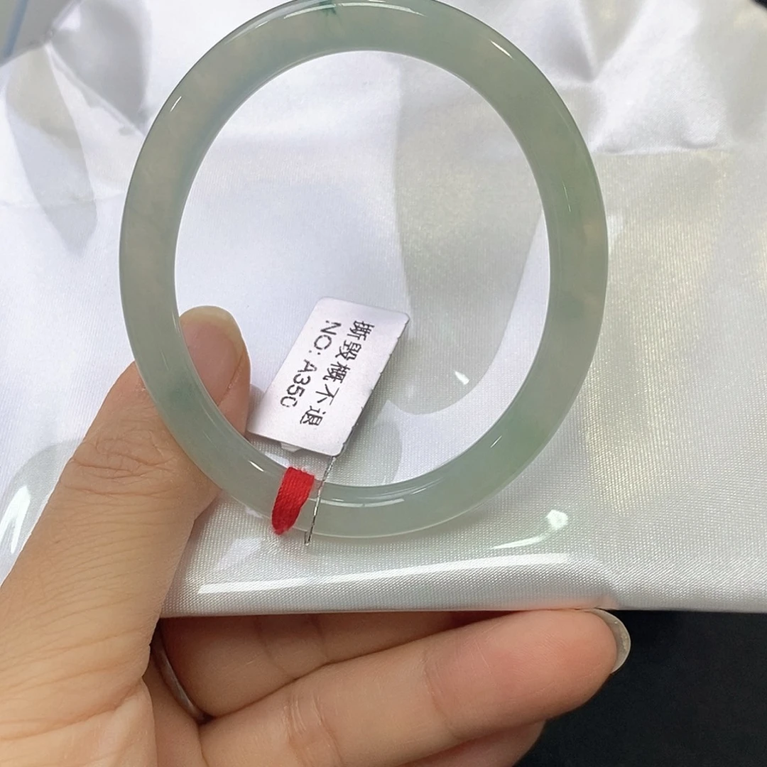 翡翠未镶嵌手镯（贵妃镯）正52