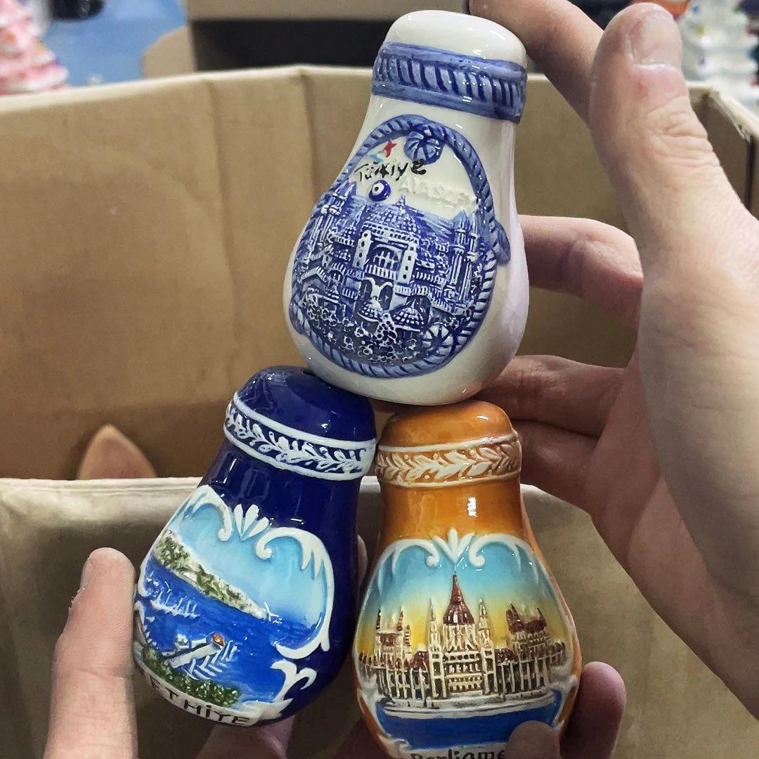 摆件   磕碰。封釉。