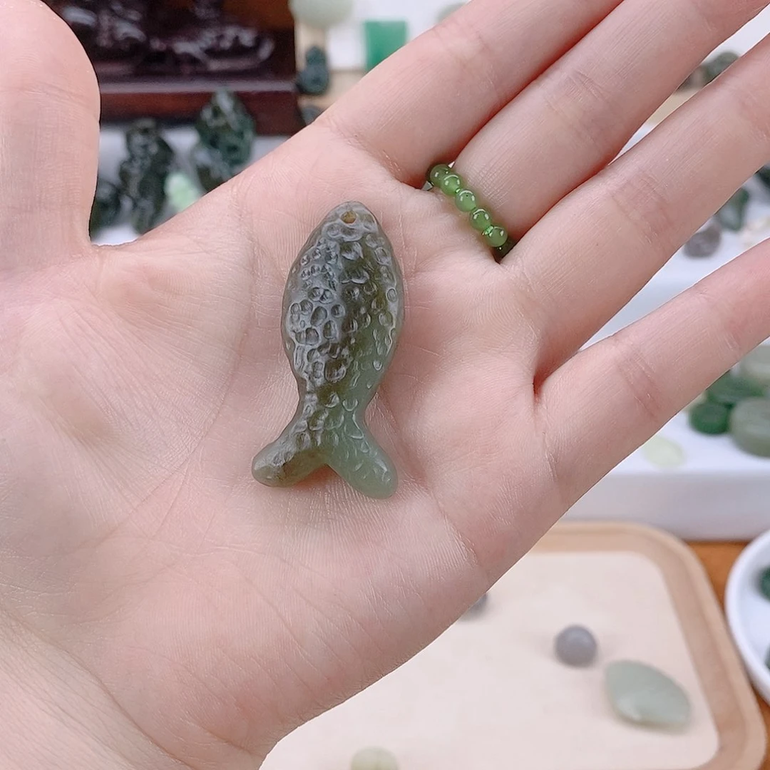 和田玉未镶嵌吊坠(赠链)
