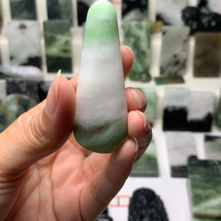 独山玉未镶嵌颈饰