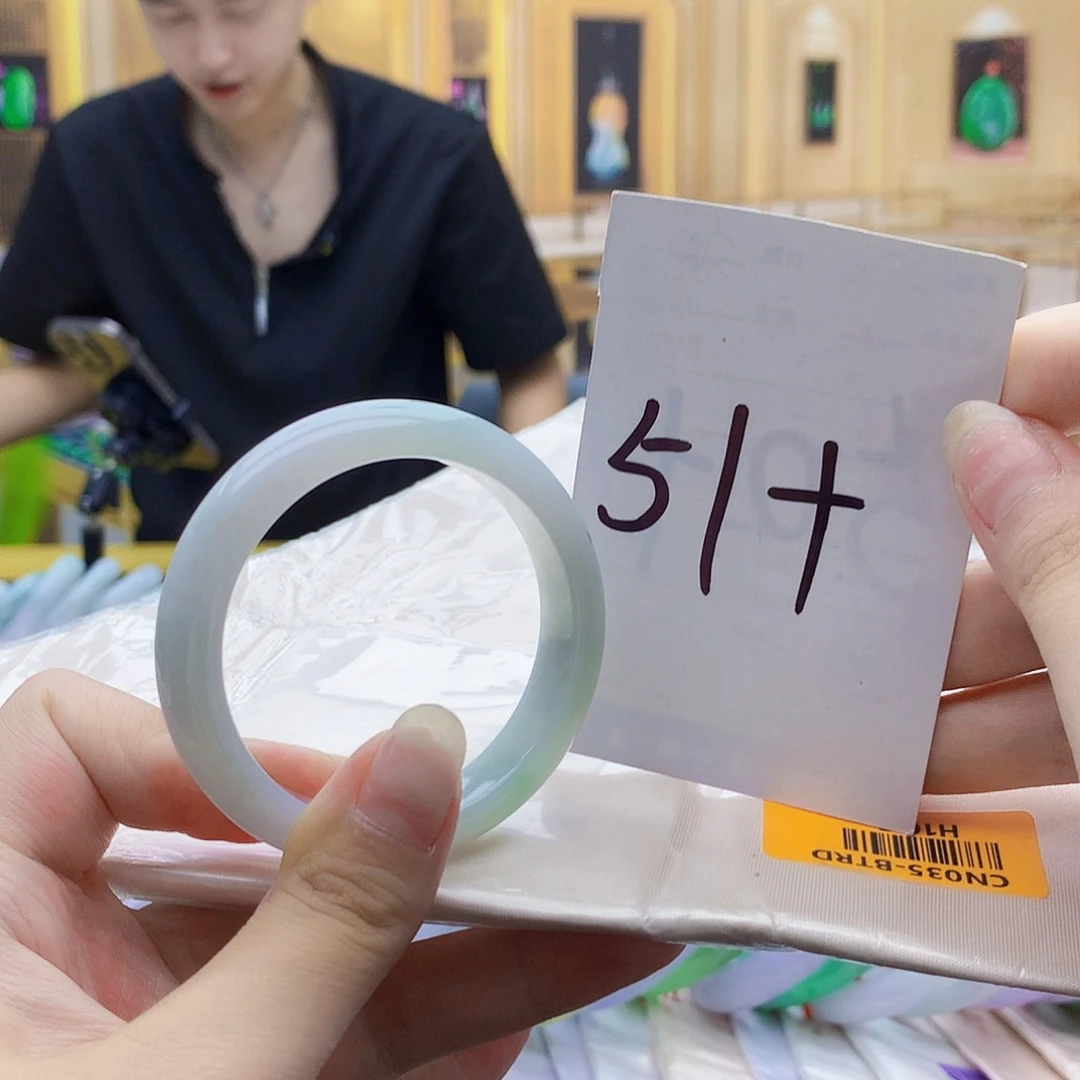 翡翠手镯未镶嵌09998……