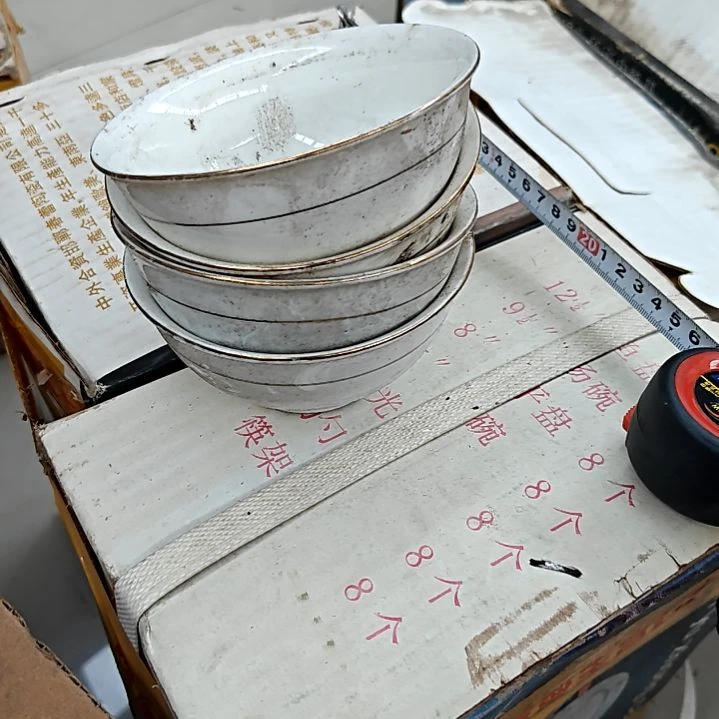 摆件盘子碗茶壶啥都有