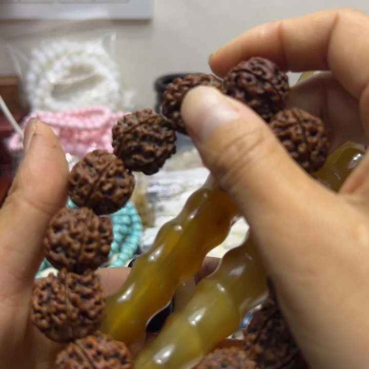 白枝/白酸枝（红酸枝木类）赛摆件一根