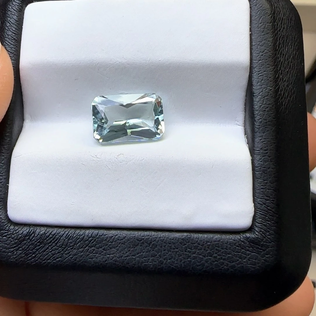 海蓝宝石裸石未镶嵌天然无烧2.46克拉