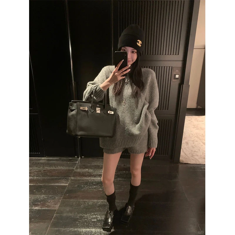 2025秋冬新款时尚针织套装宽松慵懒风女毛衣套头长袖休闲短裤套装