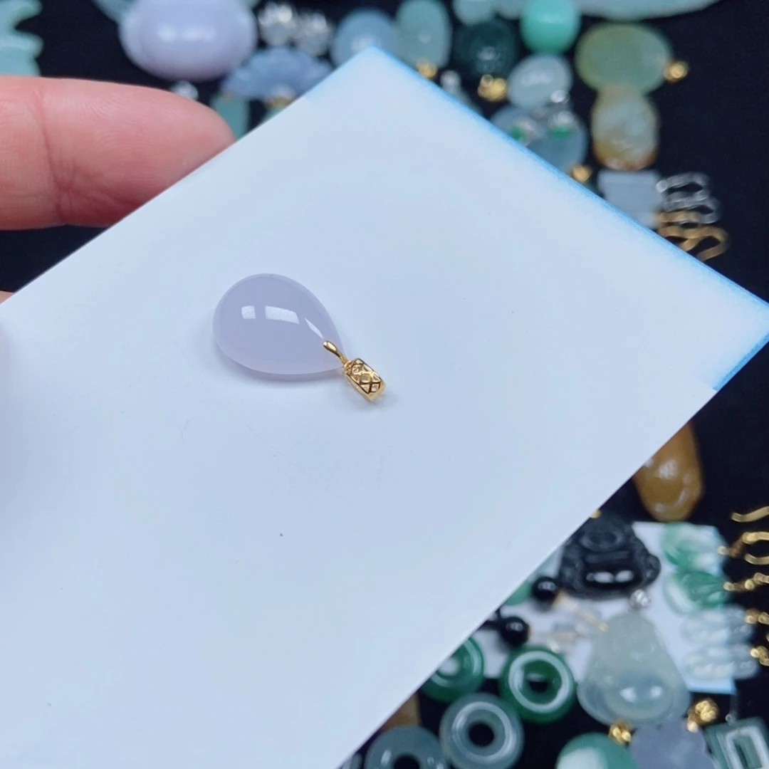 翡翠未镶嵌颈饰水滴