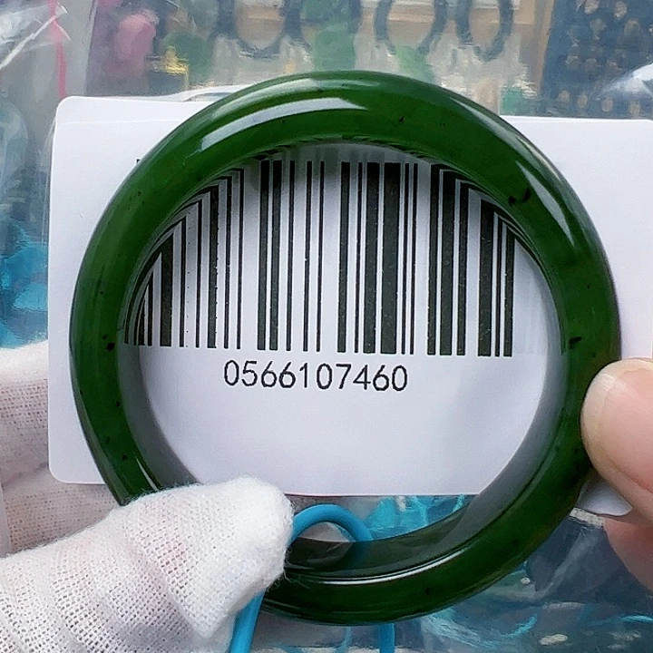 和田玉手镯未镶嵌微瑕53