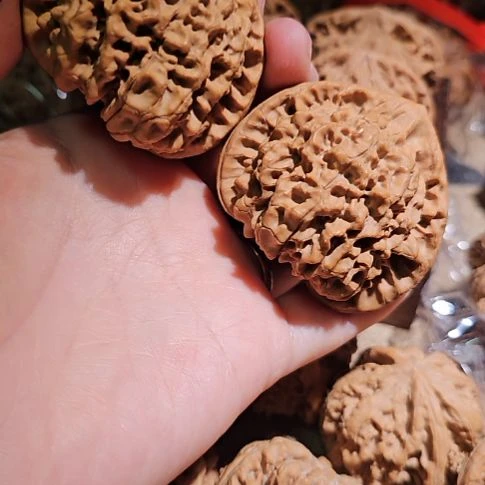 爱***多吊坠文玩核桃52管帽