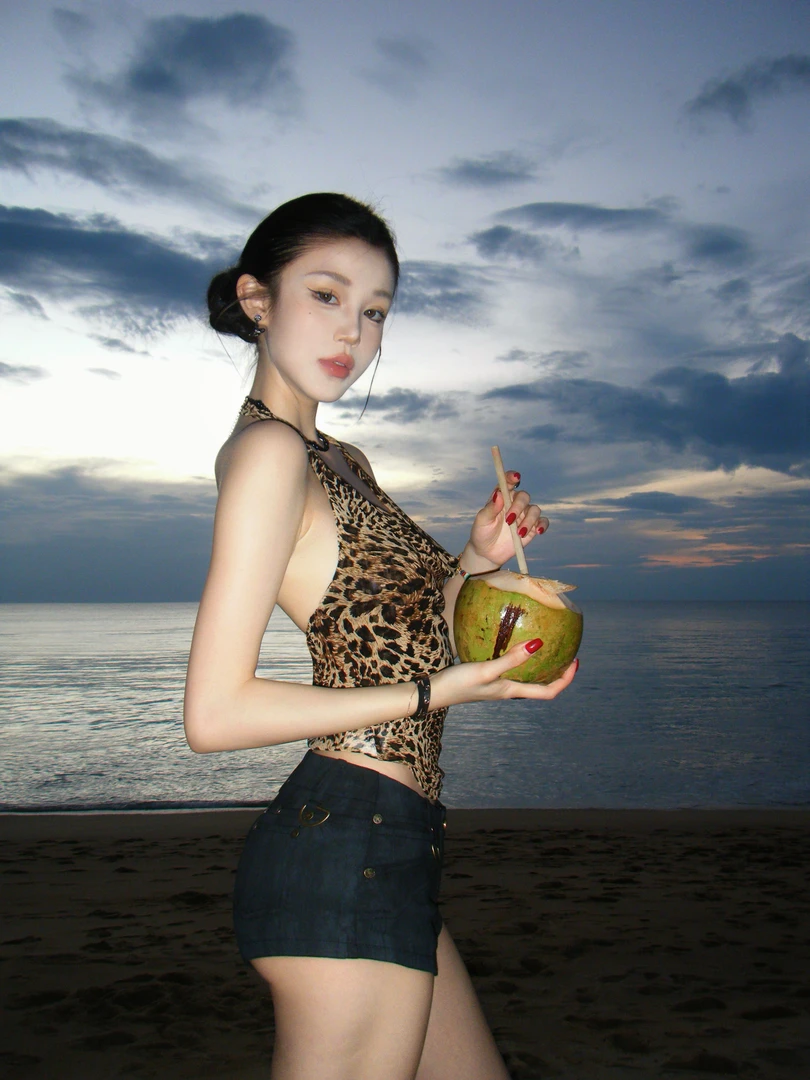 不冷BULENG性感蕾丝拼接流行时尚小众吊带背心女内搭外穿无袖内搭