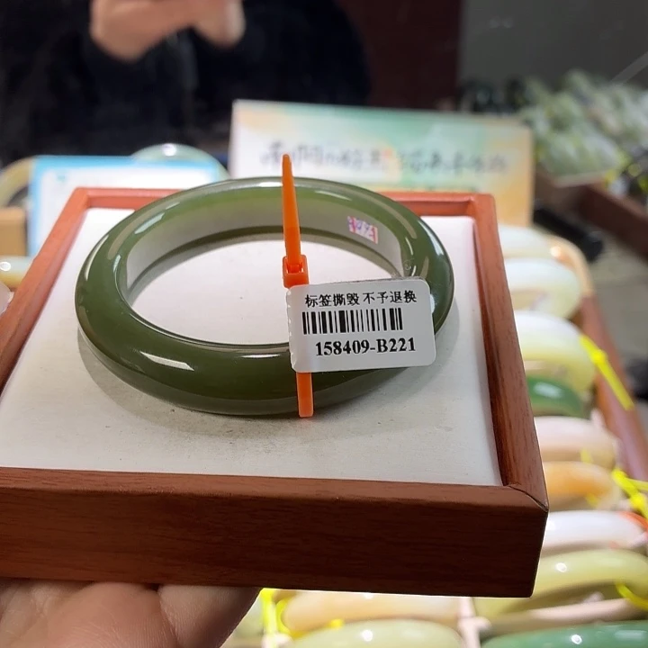 和田玉未镶嵌手镯56