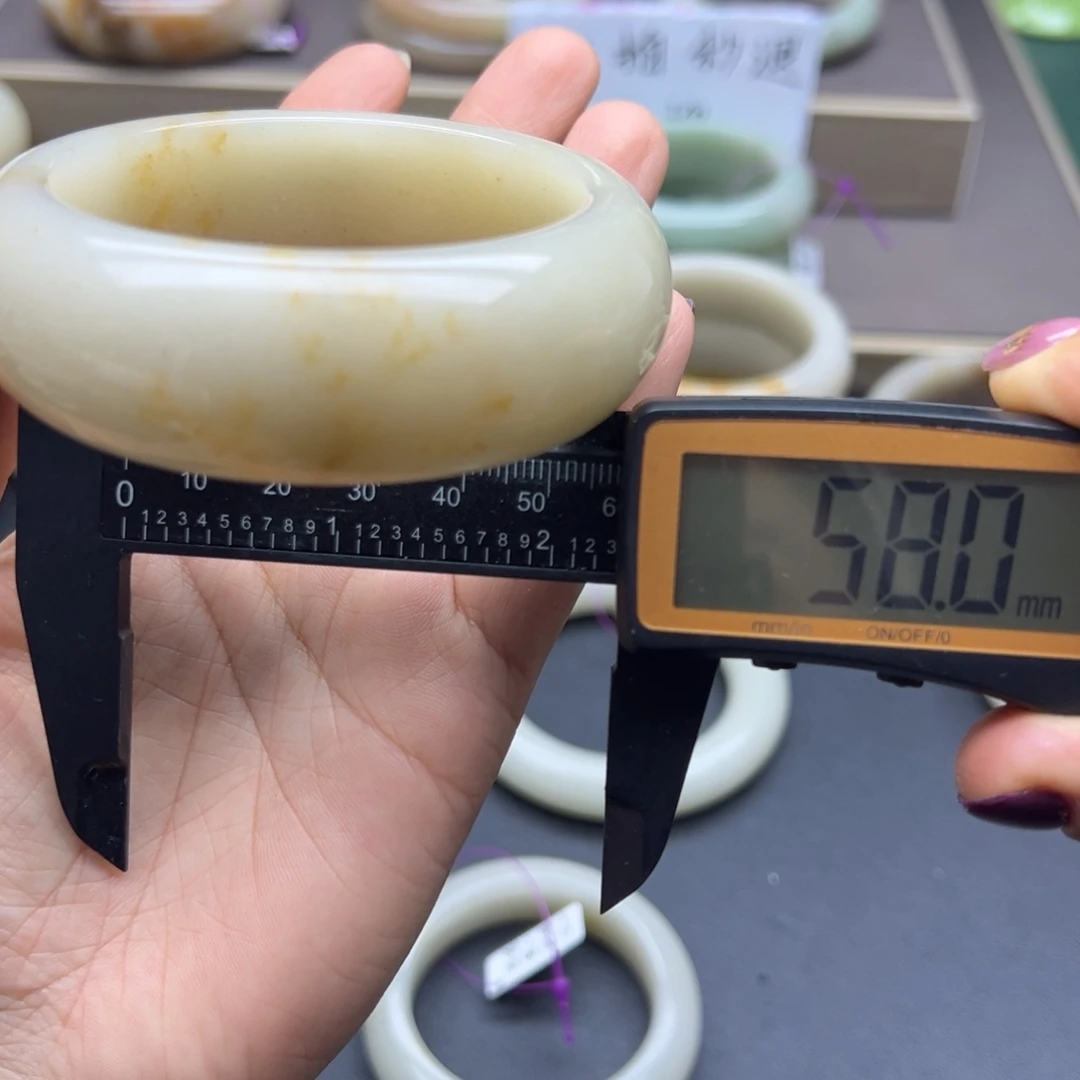 石英质玉（佘太翠）未镶嵌手镯