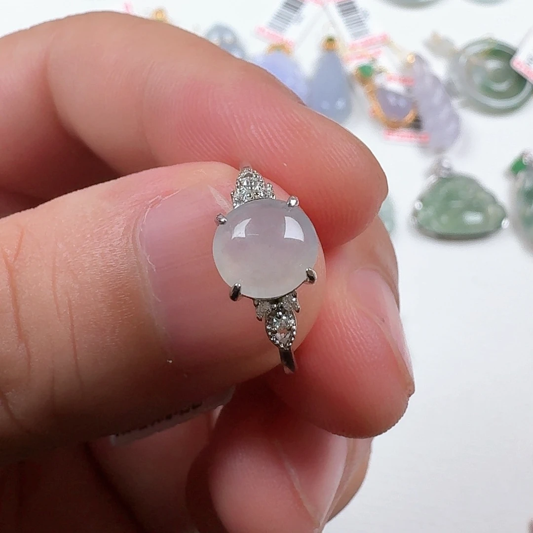 颈饰未镶嵌翡翠戒指