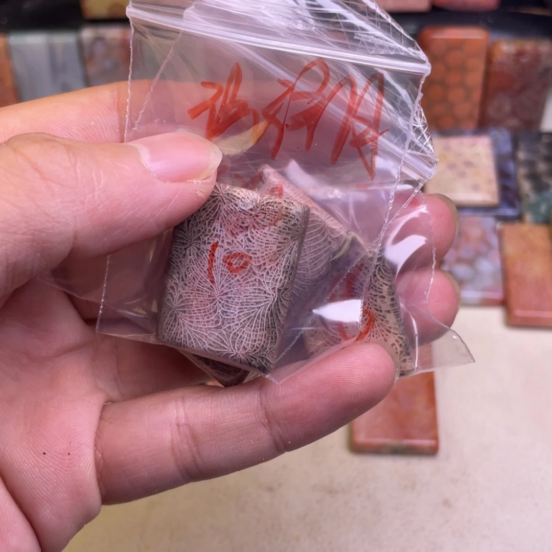 琉***月硅化玉未镶嵌吊坠精品8