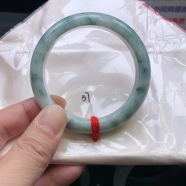 翡翠未镶嵌手镯400