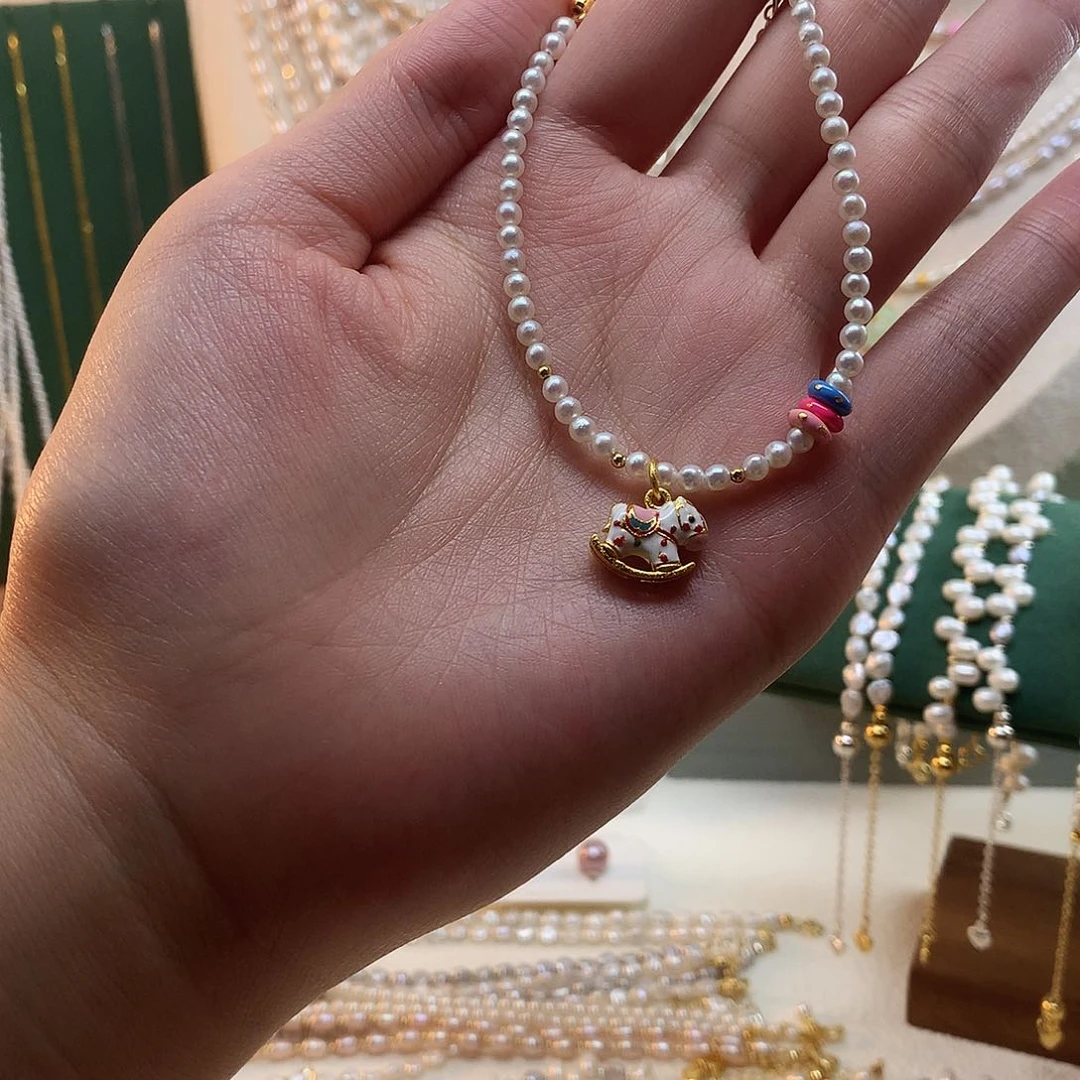 合金淡水珍珠马儿手链白色