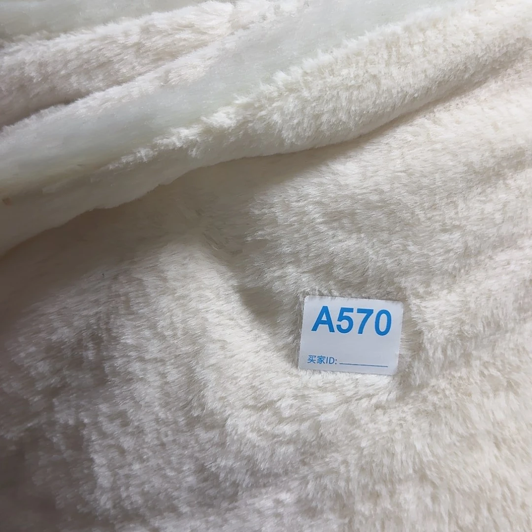 白色兔毛加棉24元3米570