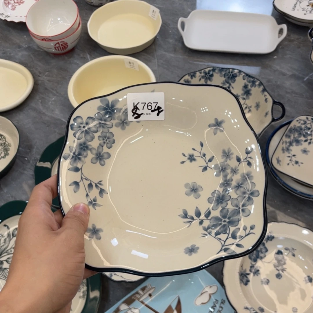 陶瓷微瑕餐具介意勿拍，满18飞！