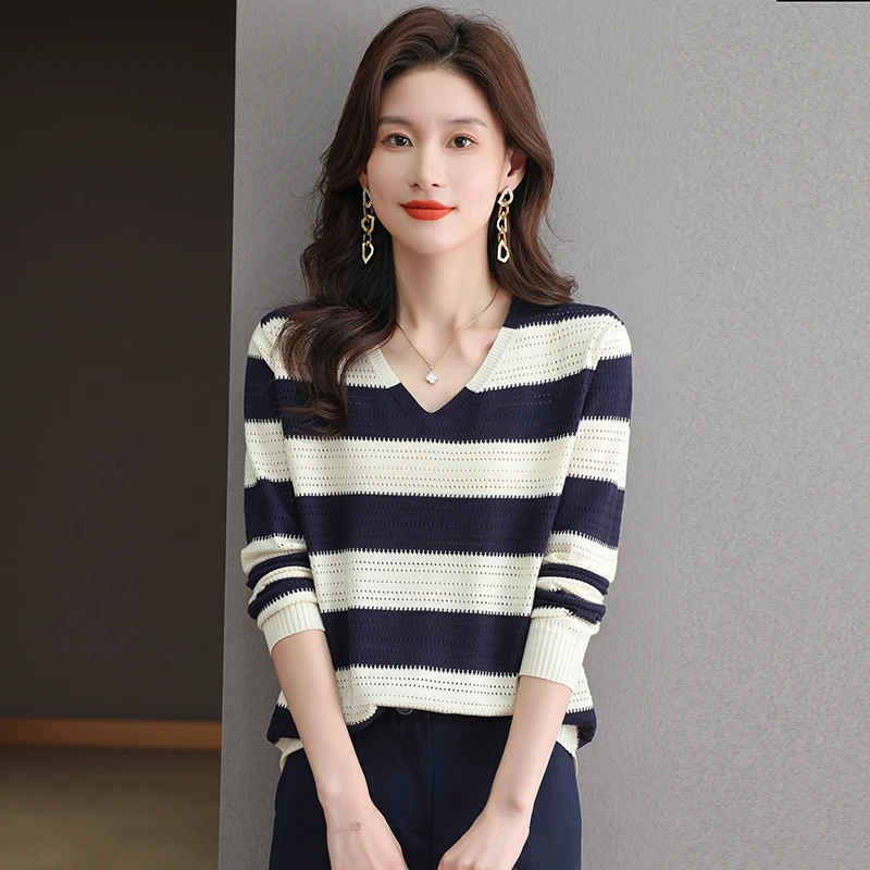 哥弟阿玛施正品V领针织衫显瘦条纹打底衫秋冬洋气镂空针织女毛衣