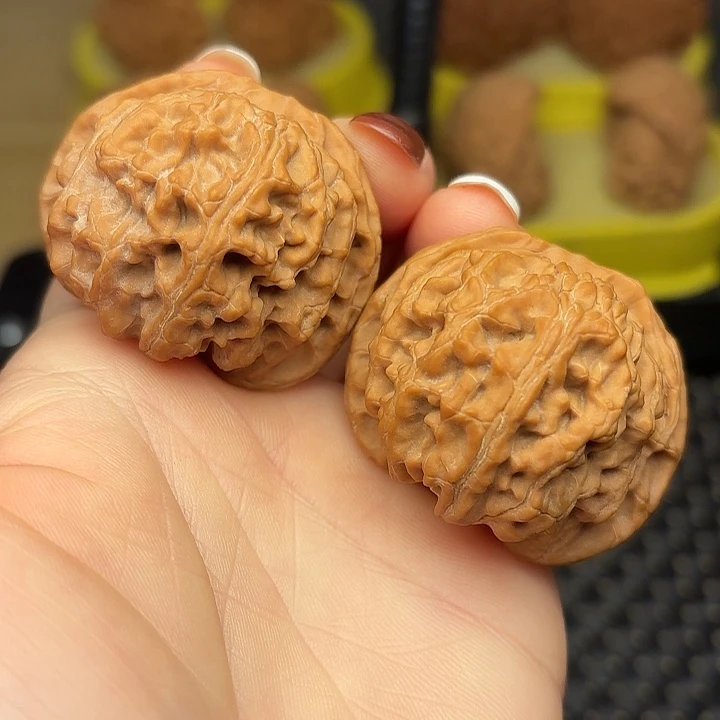 文玩核桃吊坠42苹果园狮子头