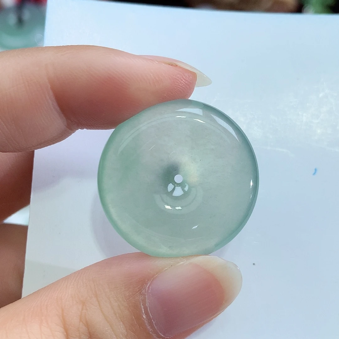 翡翠未镶嵌颈饰佛