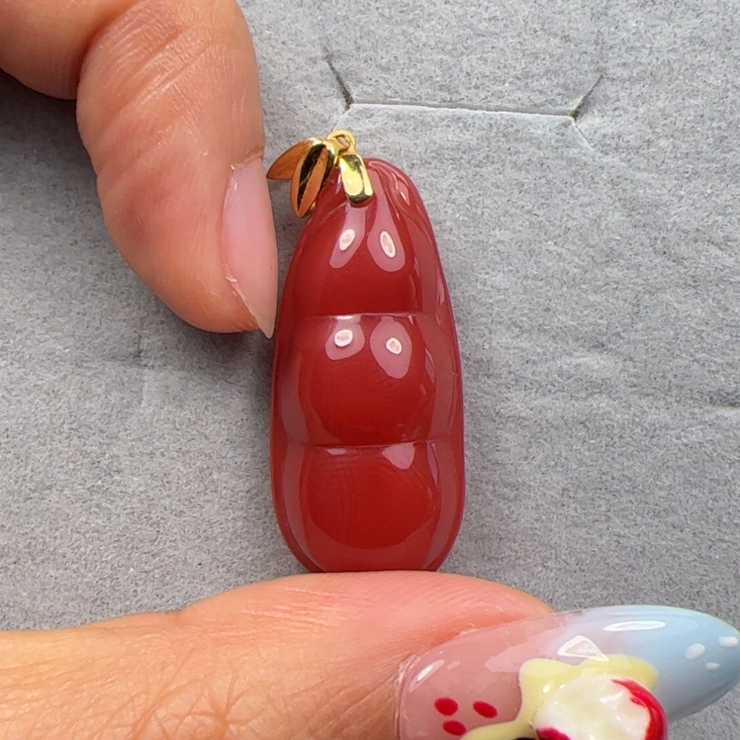 18K金镶嵌吊坠南红玛瑙