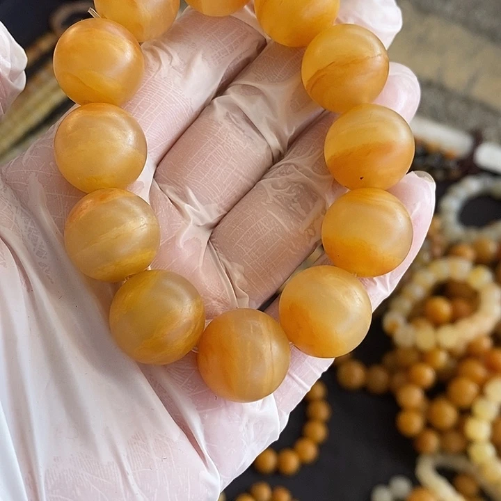 石英质玉（黄龙玉）未镶嵌颈饰