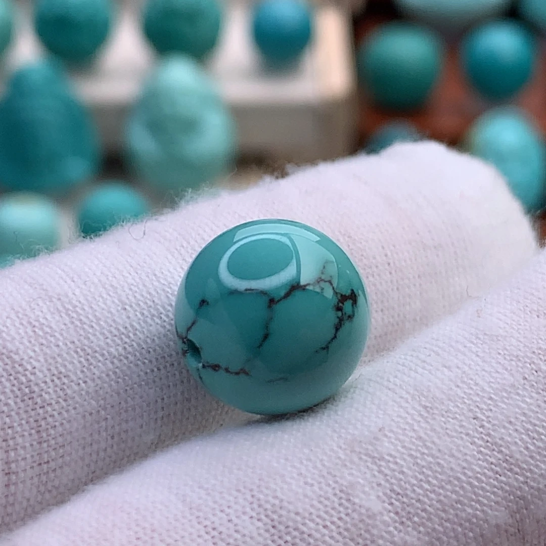 绿松石未镶嵌珠宝奇石原矿绿松石圆珠