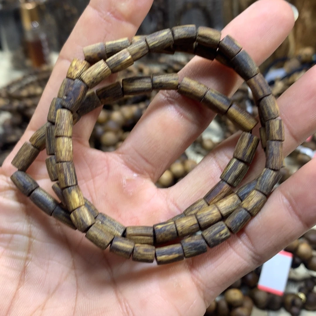 沉香沉香碎屑随形桶珠3克+