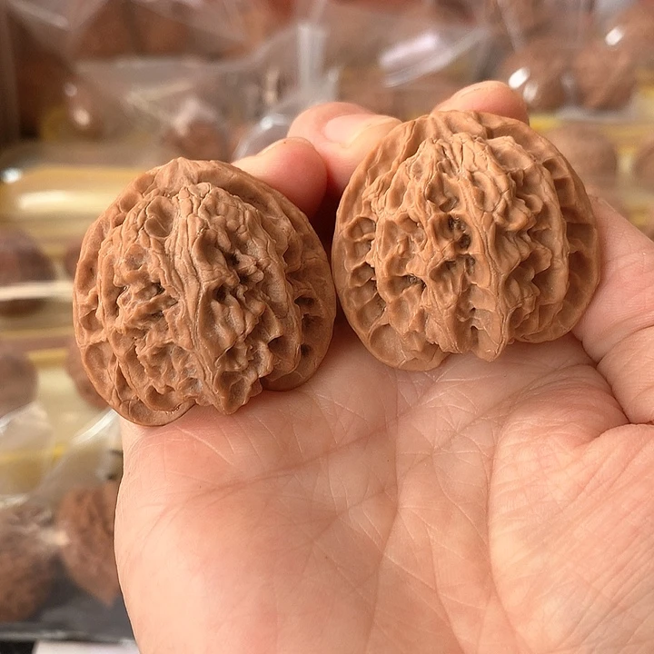 文玩核桃吊坠40尺平果有磕尖有瑕疵