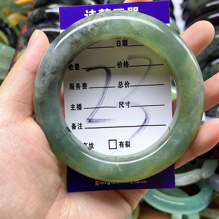 蛇纹石玉未镶嵌手镯让****?