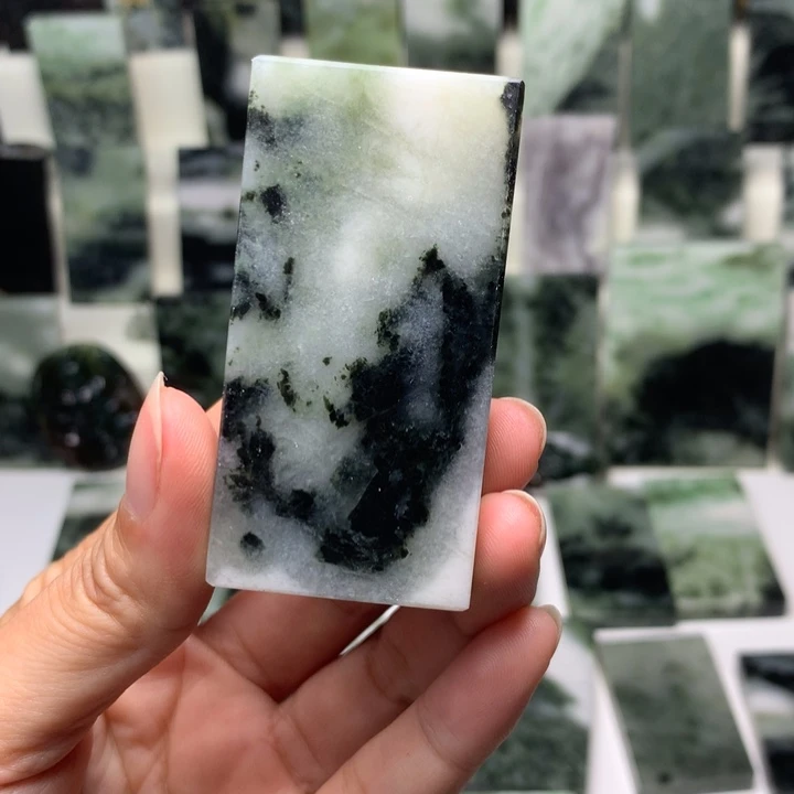 独山玉颈饰未镶嵌