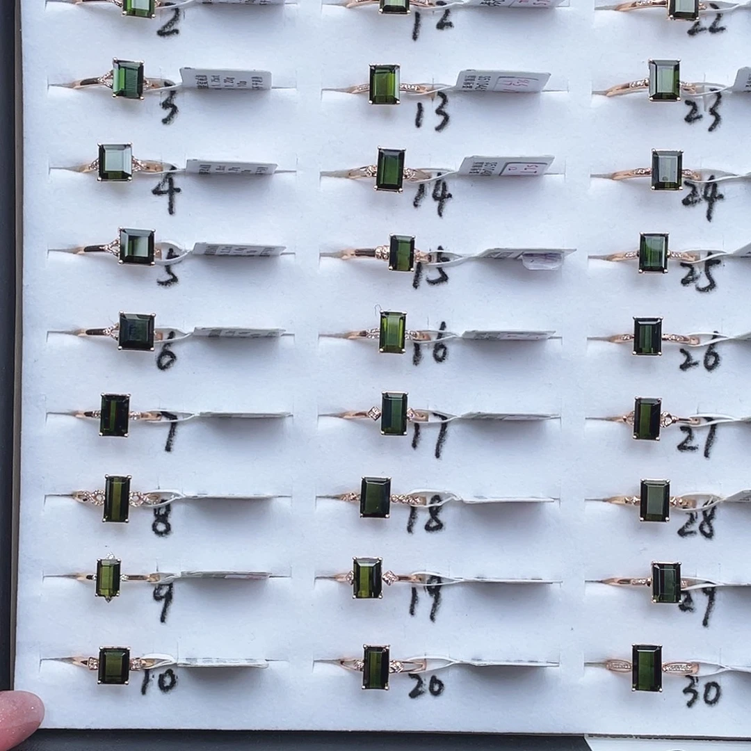 杨****18K金镶嵌碧玺戒指