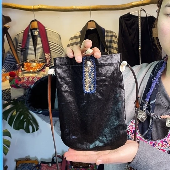 织绣手工制作手机包