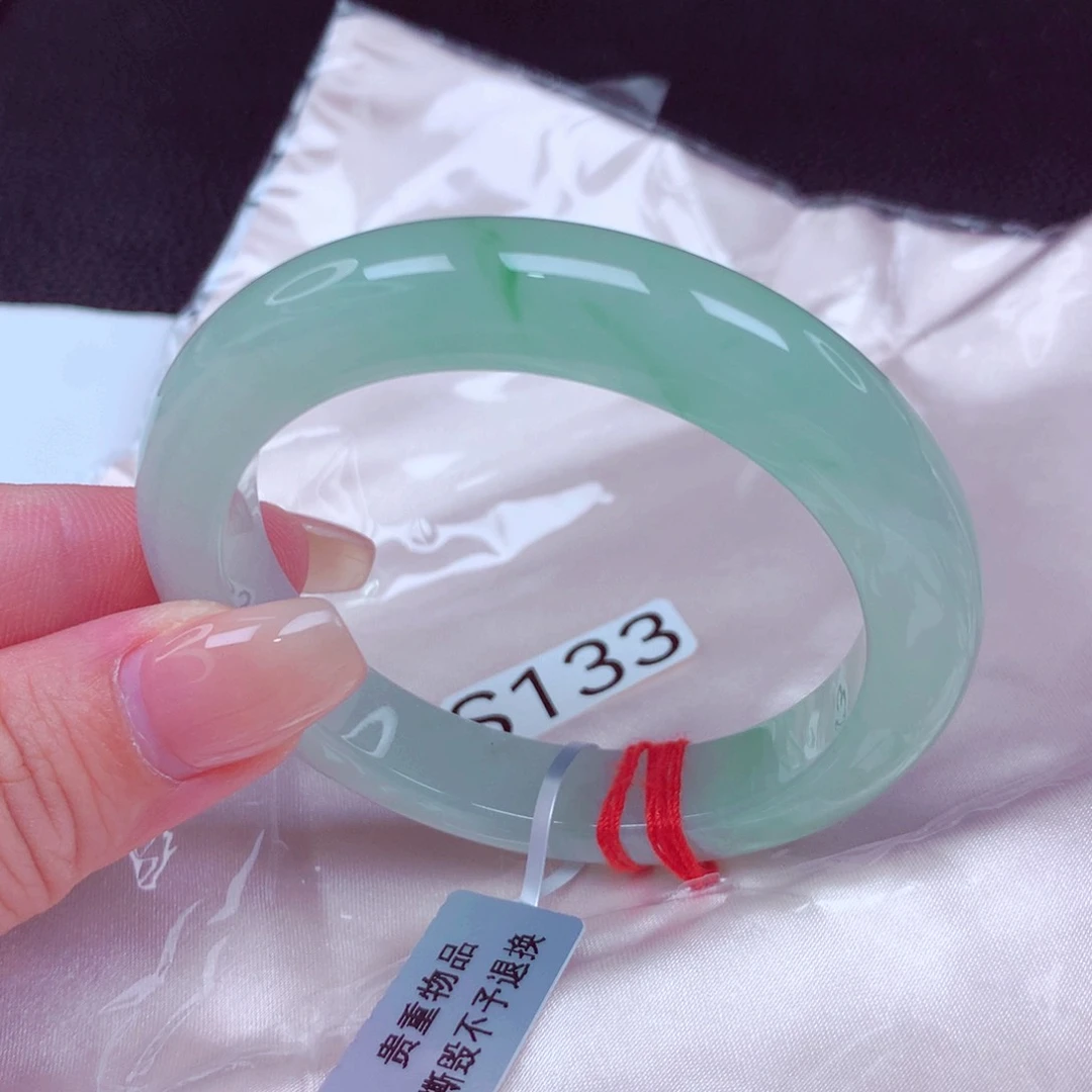 翡翠手镯未镶嵌手镯