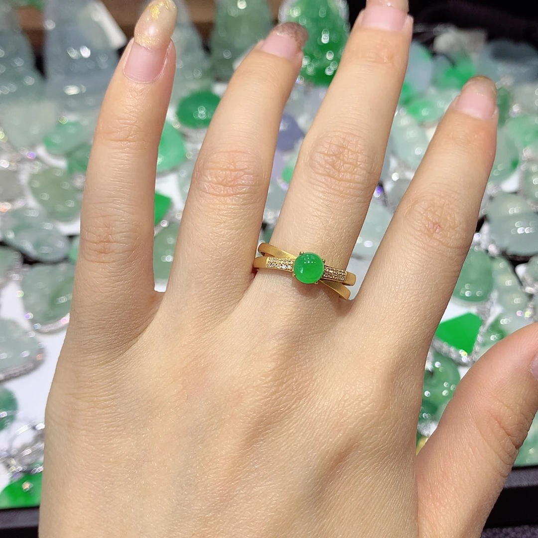 翡翠18K金镶嵌颈饰蛋