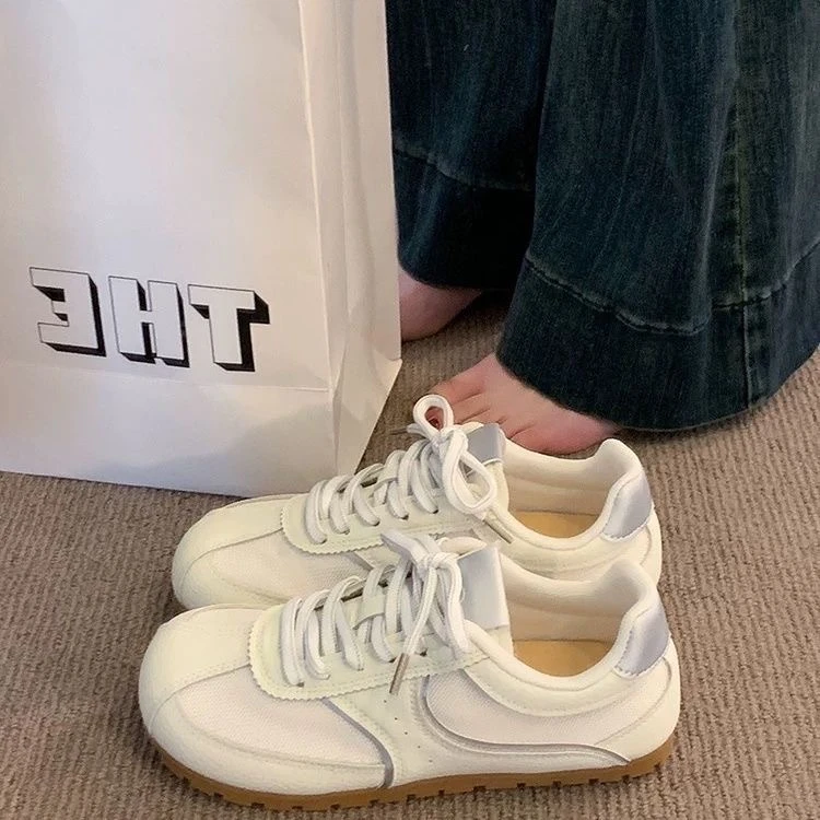 百搭时尚休闲女鞋，听口令下单。