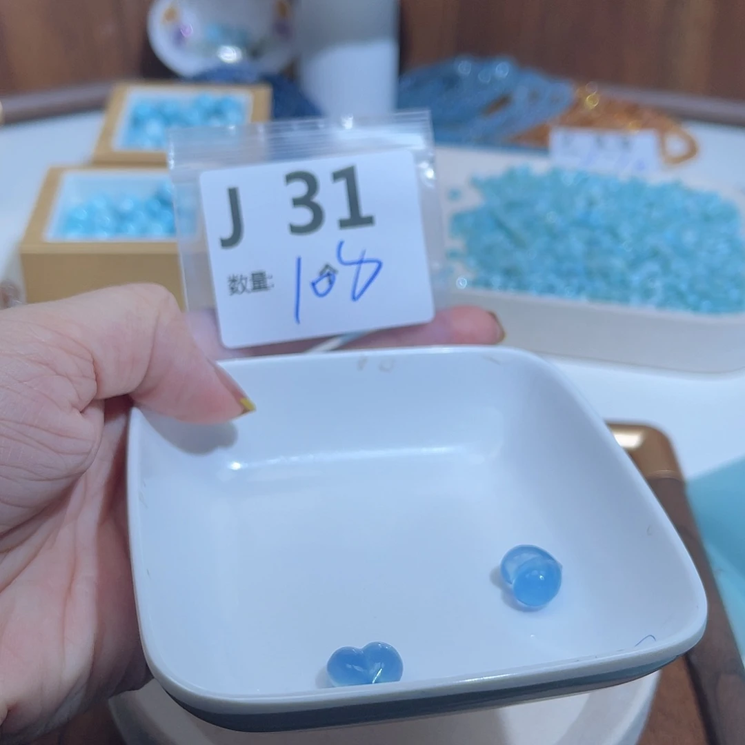海蓝宝石裸石未镶嵌w****?J31。