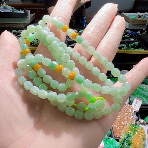 颈饰未镶嵌翡翠一个